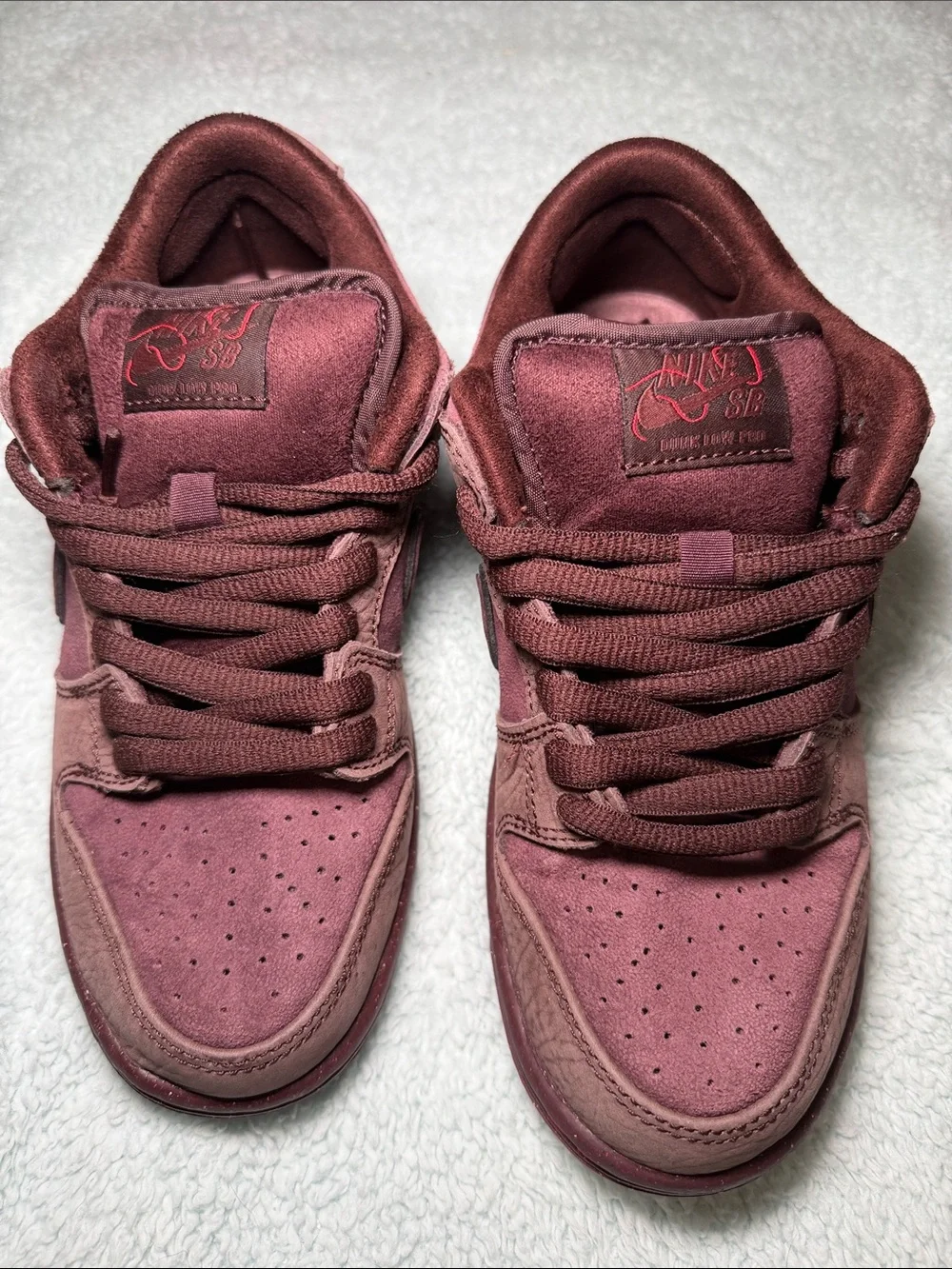 Nike SB Dunk Low City of Love Burgundy Crush Size 5 Men / 6.5 Women. FN0619-600